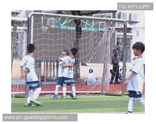 室内足球游戏的魅力与乐趣探索让我们一起享受激情与团队合作的精彩时刻 室内足球游戏的魅力与乐趣探索让我们一起享受激情与团队合作的精彩时刻