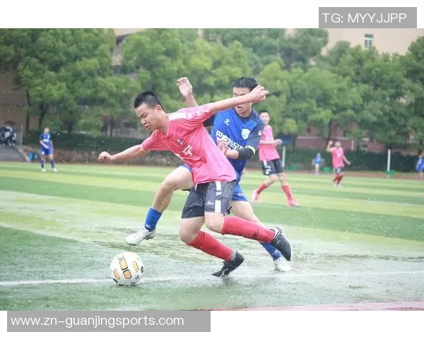 足球宝贝魅力四射的精彩瞬间,展现青春活力与运动激情的完美结合 足球宝贝魅力四射的精彩瞬间,展现青春活力与运动激情的完美结合