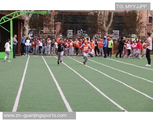 中国男子足球国家队奋勇拼搏追梦之路展现青春力量与团队精神